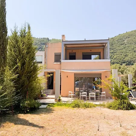 Eucalyptus--top Floor Beachfront Lefkáda