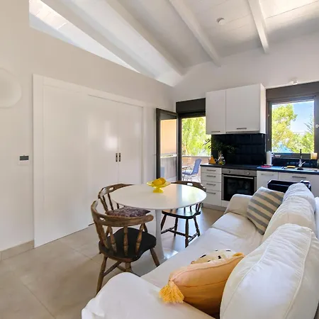 Eucalyptus 2019 Floor Two-balconies Beachfront Apartament Frínion